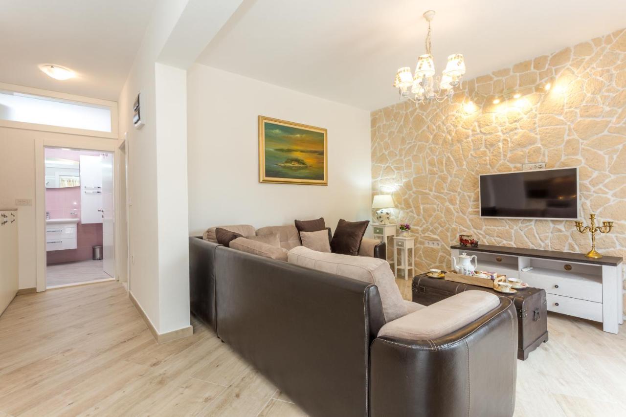 Villa Capitis In The Center- Luxury Apartment With Swimming Pool Hvar Town Exterior foto